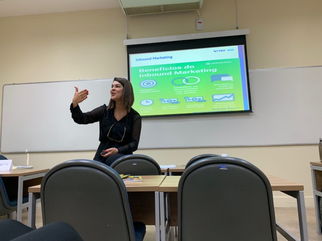 eu na turma 2 do master dando aula - Nazareth Ribeiro